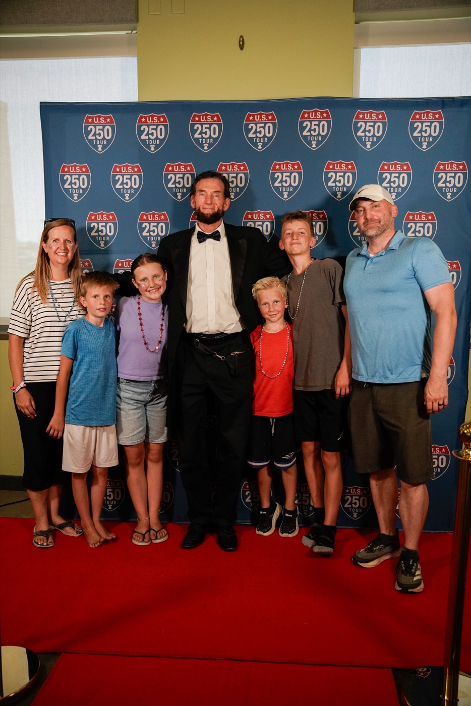 A family meets Abraham Lincoln at the US 250 Tour
